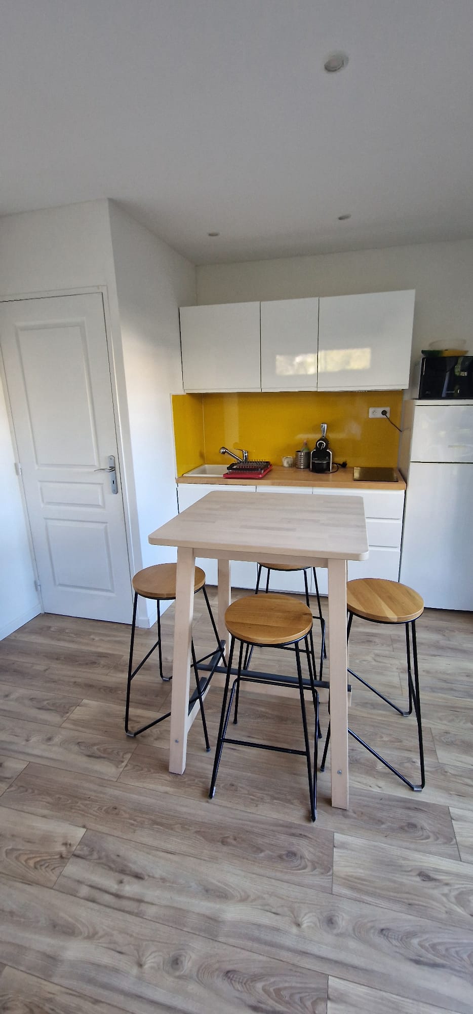 Chambre spacieuse avec rangements intégrés